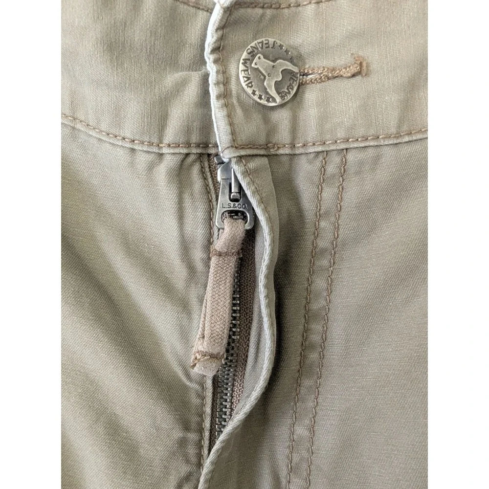 Levis Y2K Tan Cotton Cargo Shorts Bull Horn Button‎ Size 40 Relaxed Fit Utility
